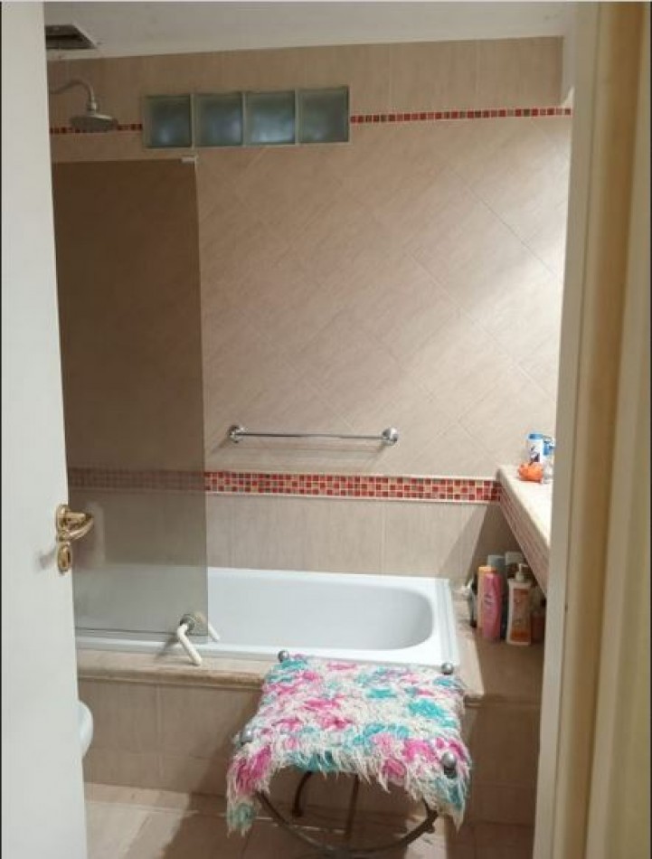 Chalet con quincho y pileta en excelente zona- Adrogue