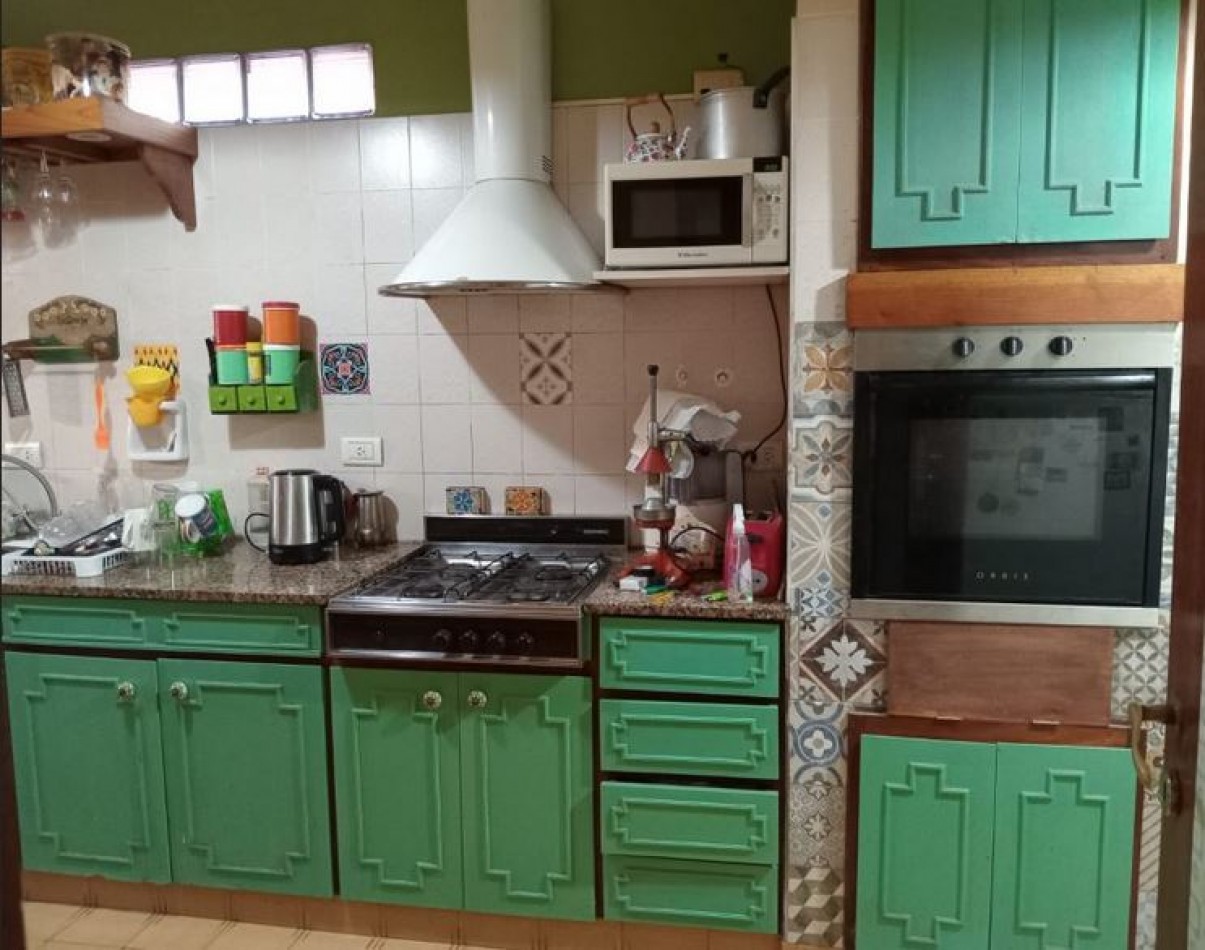 Chalet con quincho y pileta en excelente zona- Adrogue