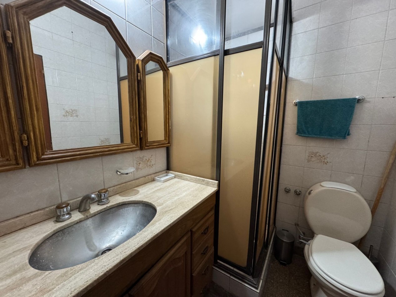 Casa 5 ambientes con parrilla y cochera