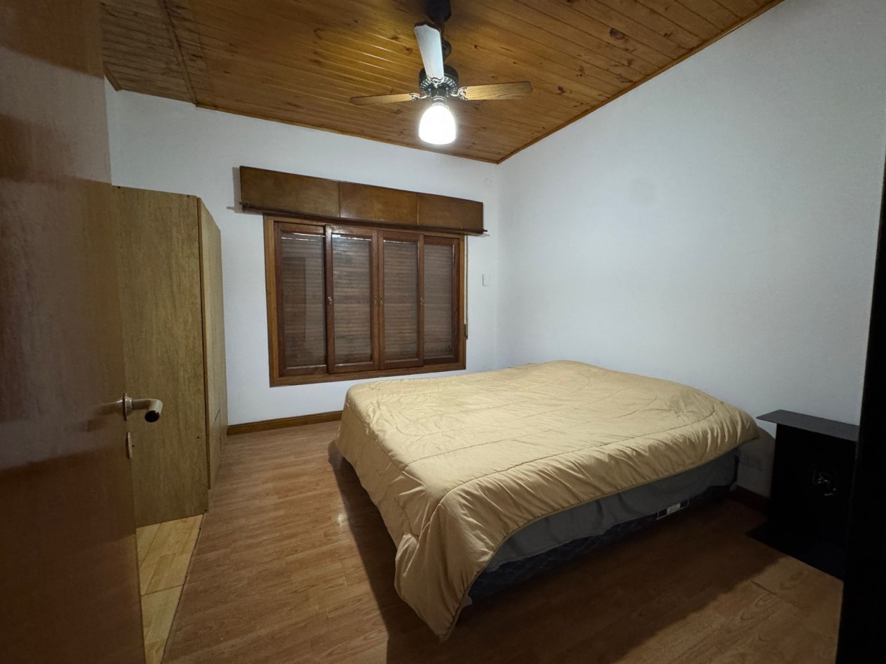 Casa 5 ambientes con parrilla y cochera