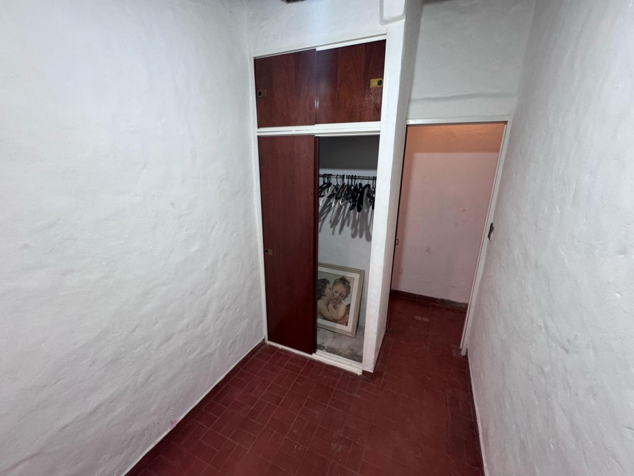 Local comercial con departamento al fondo