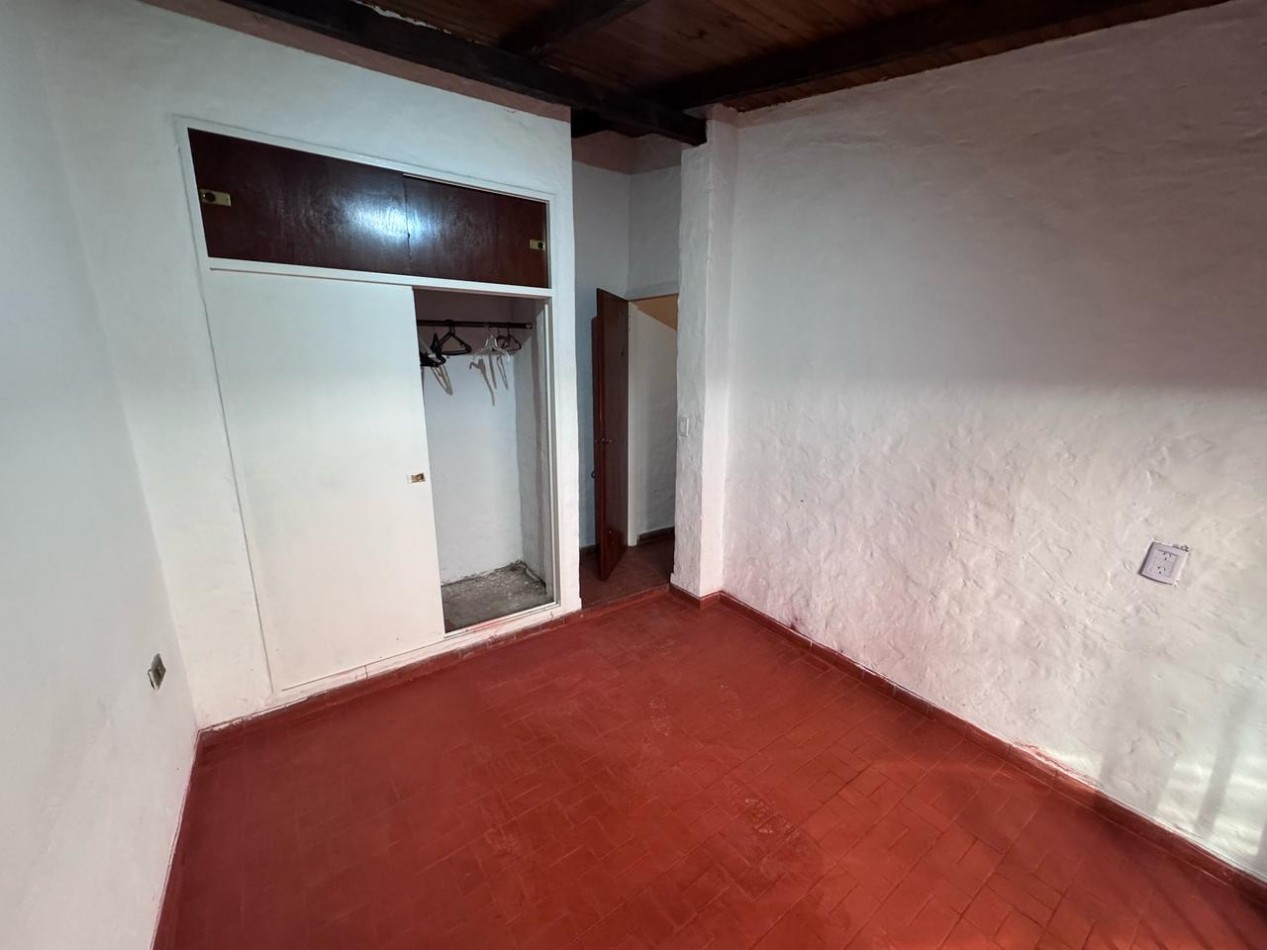 Local comercial con departamento al fondo