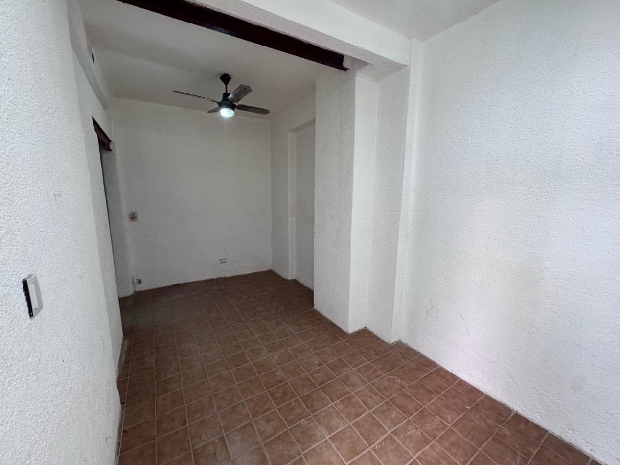 Local comercial con departamento al fondo