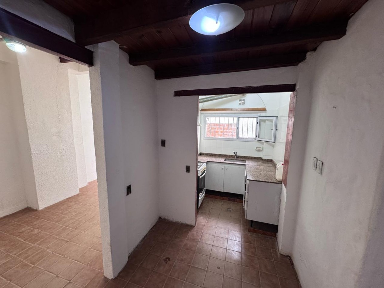 Local comercial con departamento al fondo