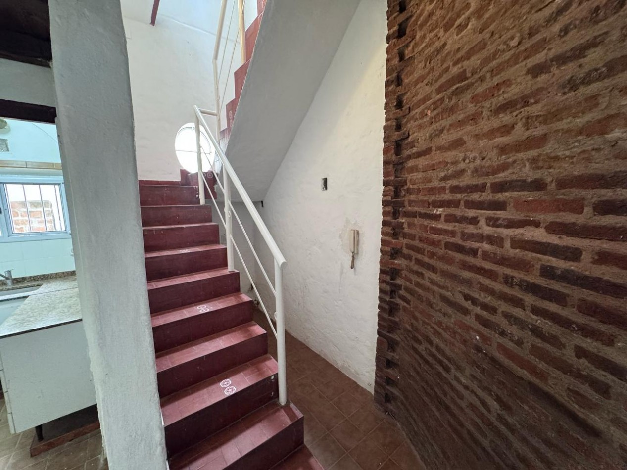 Local comercial con departamento al fondo