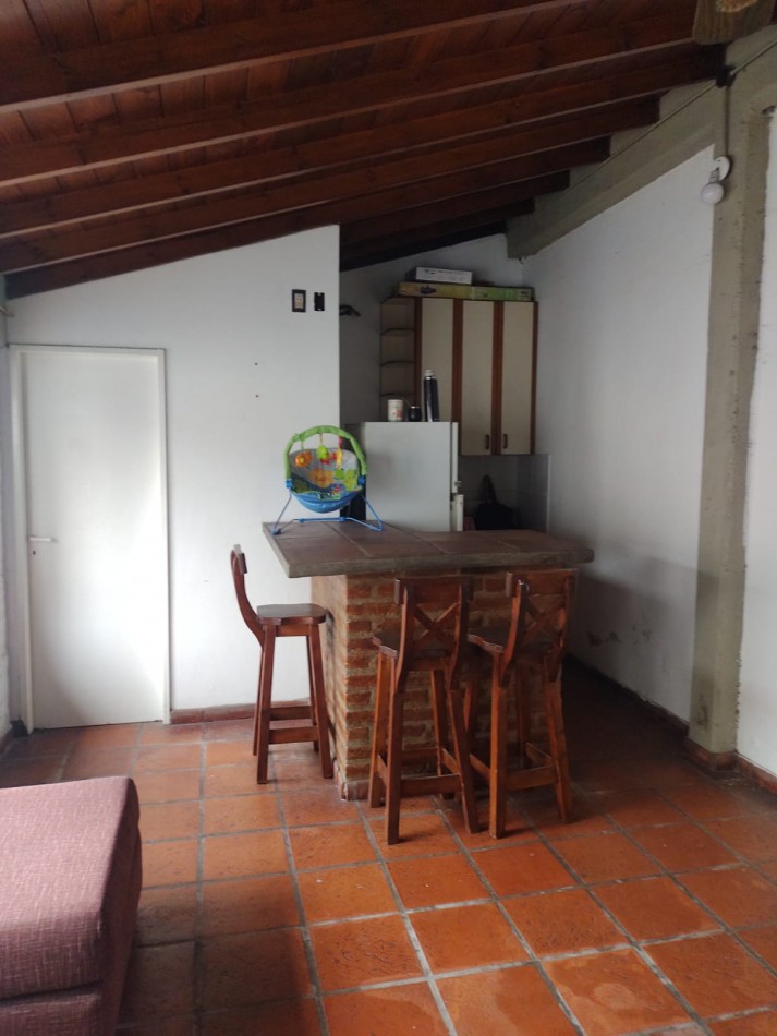 Casa al fondo 4 ambientes con pileta y quincho