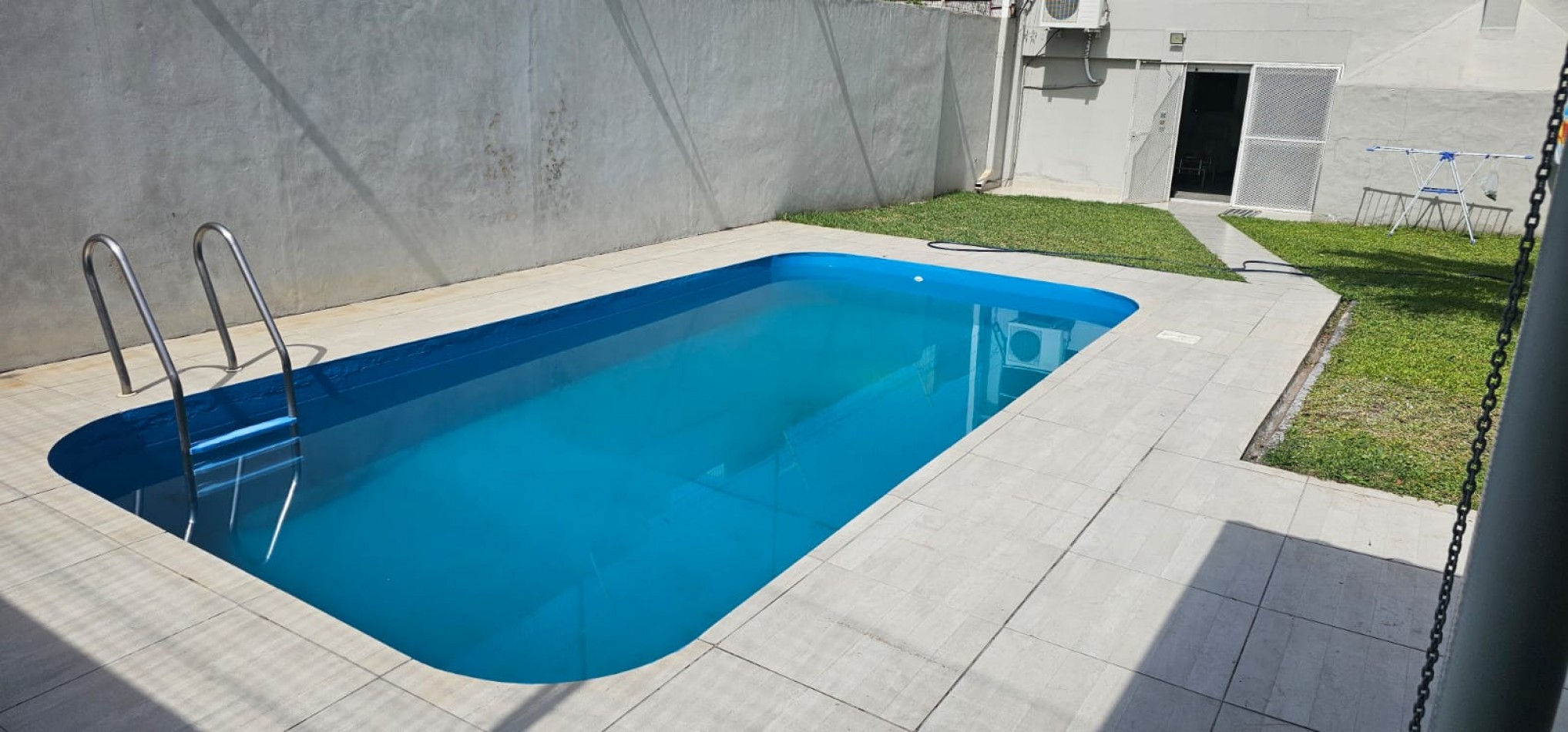 Casa 4 ambientes con deposito al frente
