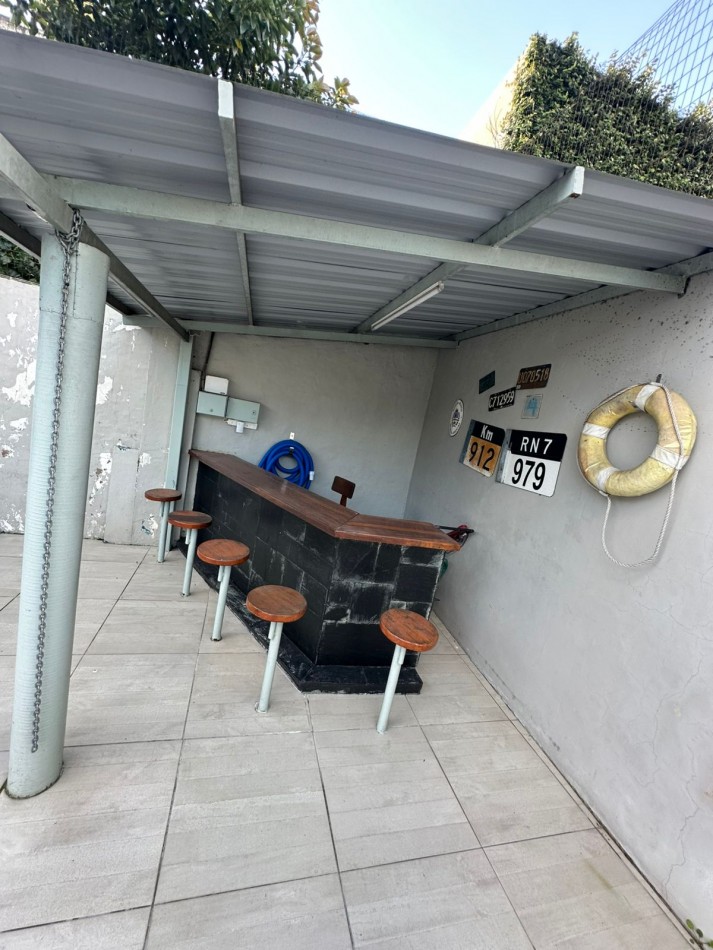 Casa 4 ambientes con deposito al frente