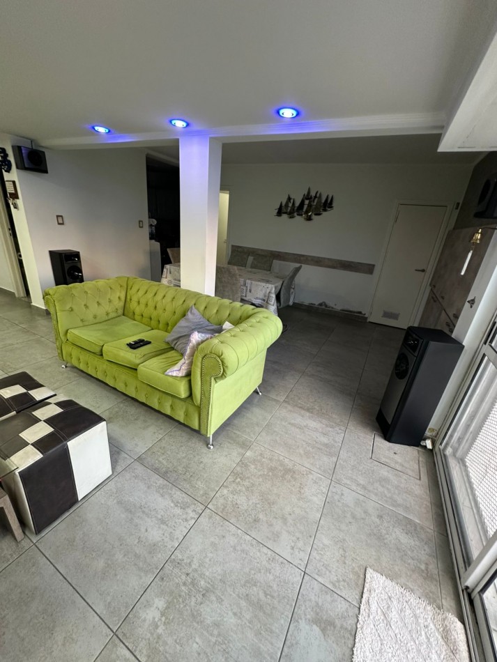 Casa 4 ambientes con deposito al frente
