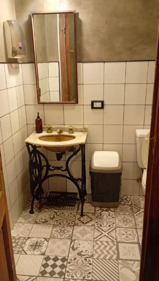 Venta De Fondo De Comercio; Hermosa Cafeteria En Edificio Historico En Adrogue