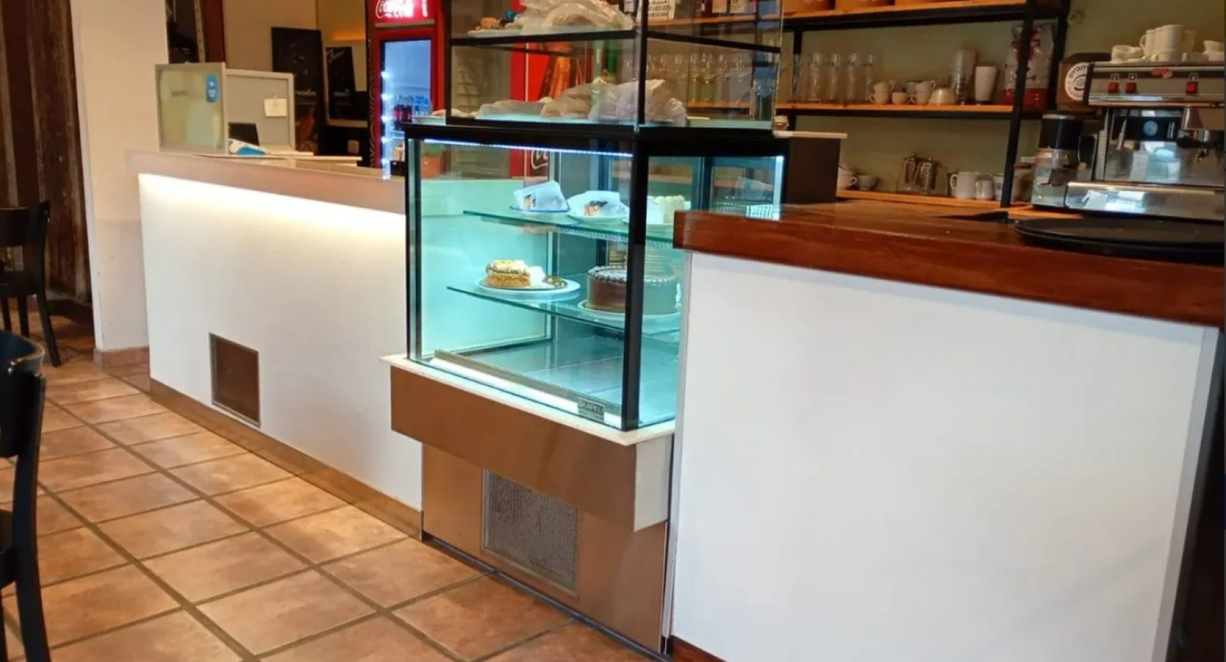 Venta De Fondo De Comercio; Hermosa Cafeteria En Edificio Historico En Adrogue