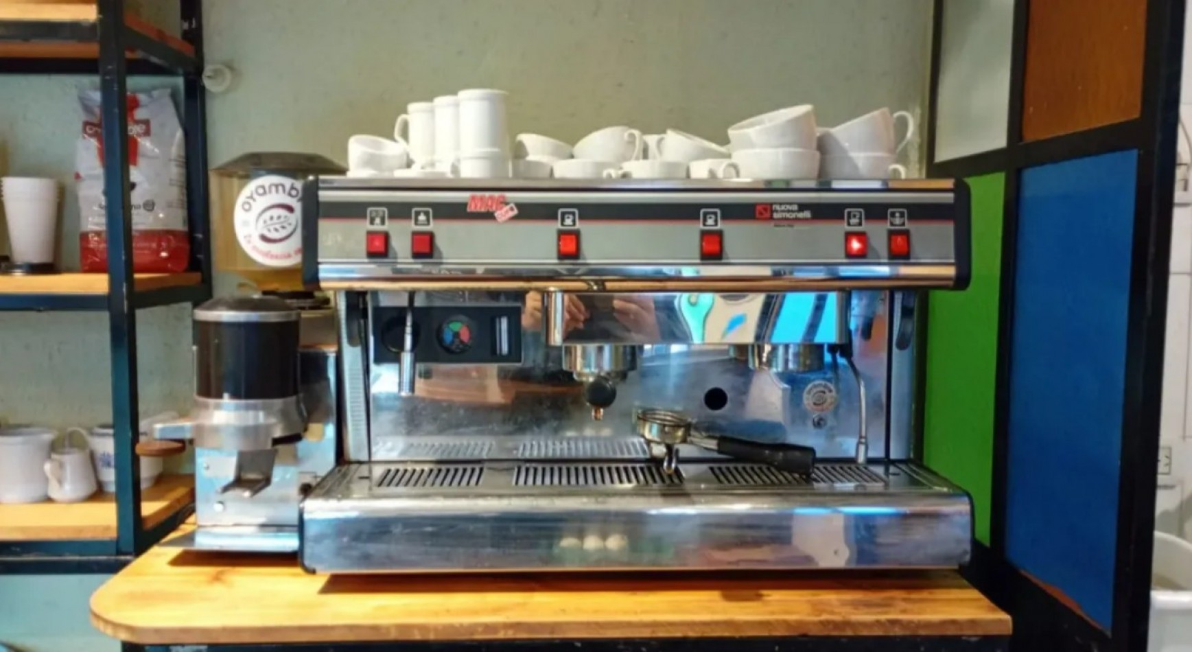 Venta De Fondo De Comercio; Hermosa Cafeteria En Edificio Historico En Adrogue