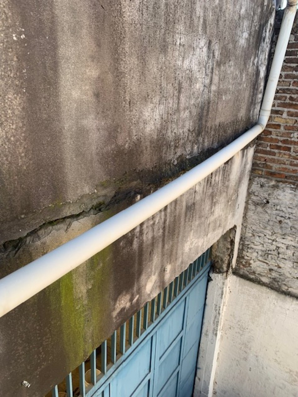 Galpon con local, oficina y potencial vivienda.