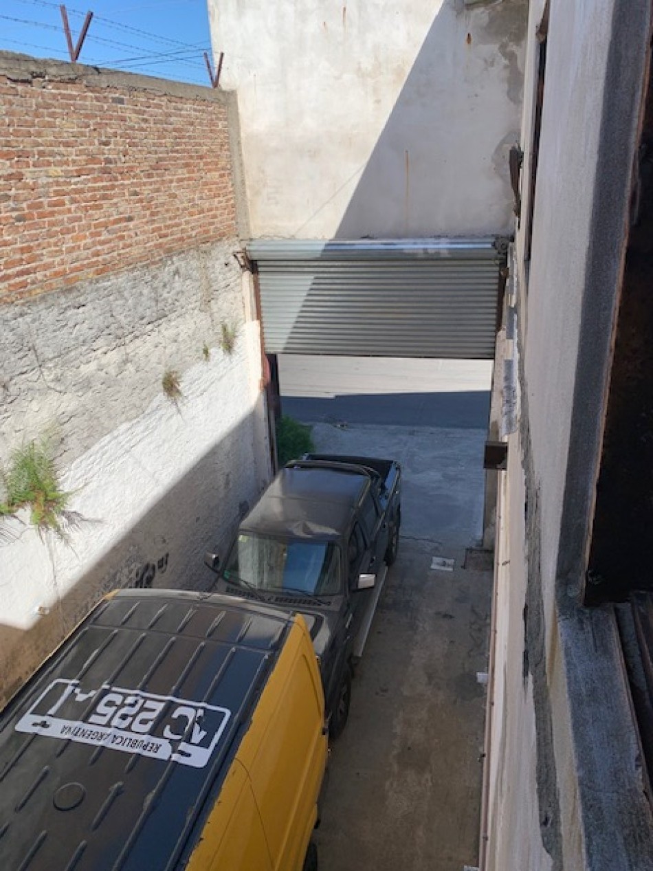 Galpon con local, oficina y potencial vivienda.