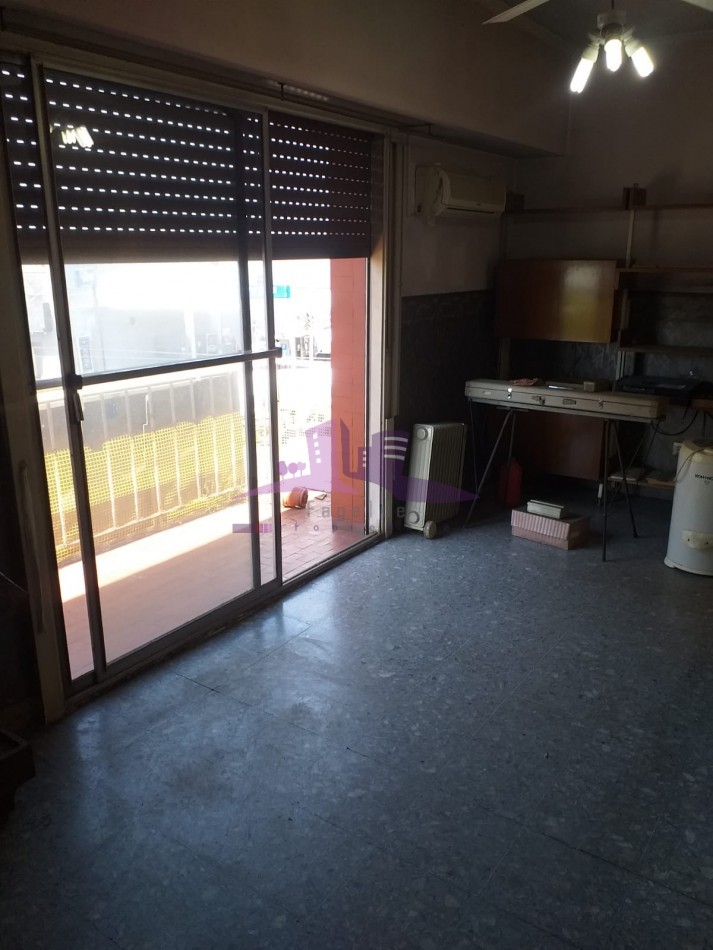 Departamento al frente de tres ambientes