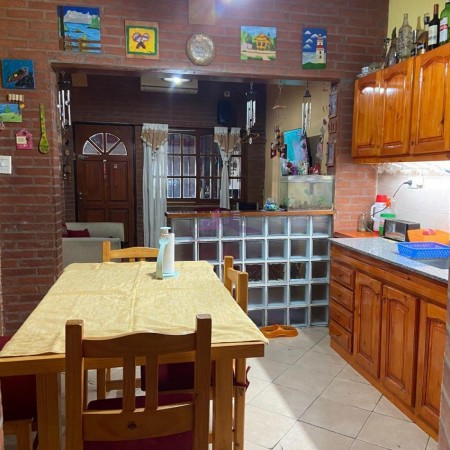  Chalet de 4 Ambientes con Patio Mas Pequeño Depto- PERMUTA