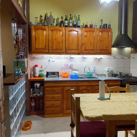  Chalet de 4 Ambientes con Patio Mas Pequeño Depto- PERMUTA