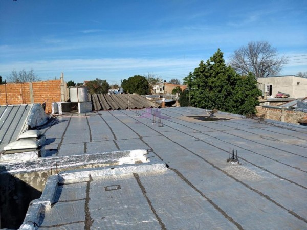 Galpon con Local y Vivienda