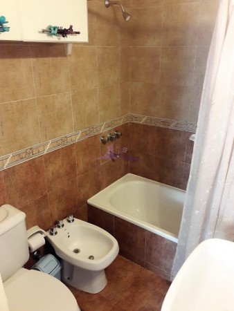 Duplex de 3 Ambientes con Patio y Cochera.