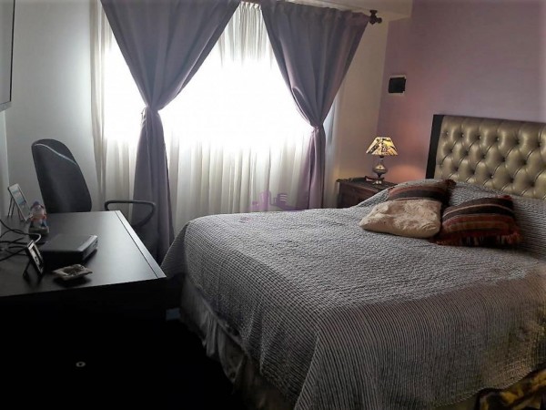 Duplex de 3 Ambientes con Patio y Cochera.