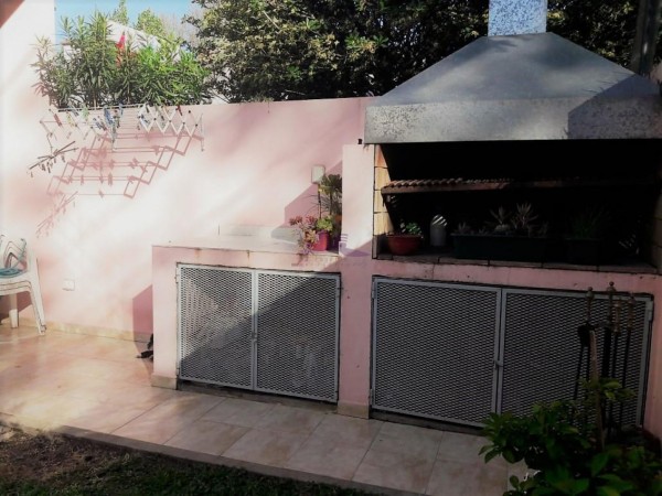 Duplex de 3 Ambientes con Patio y Cochera.