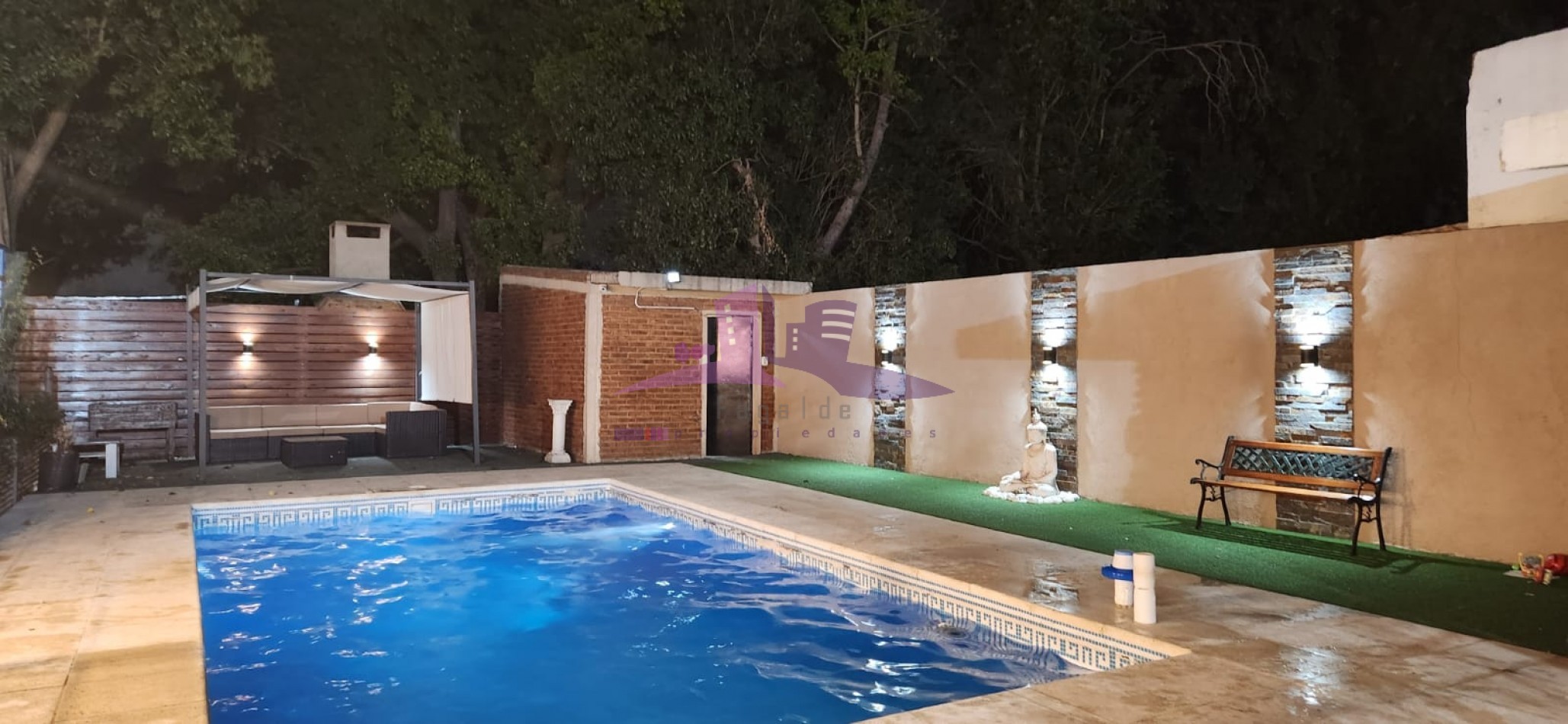 Hermosa quinta con amplio fondo y pileta