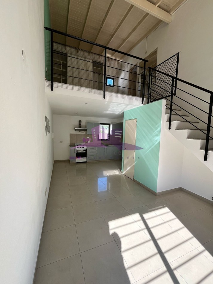 Departamento monoambiente con cochera en Lanus centro