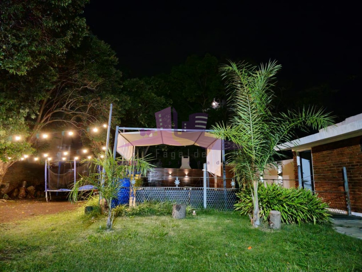Hermosa quinta con amplio fondo y pileta