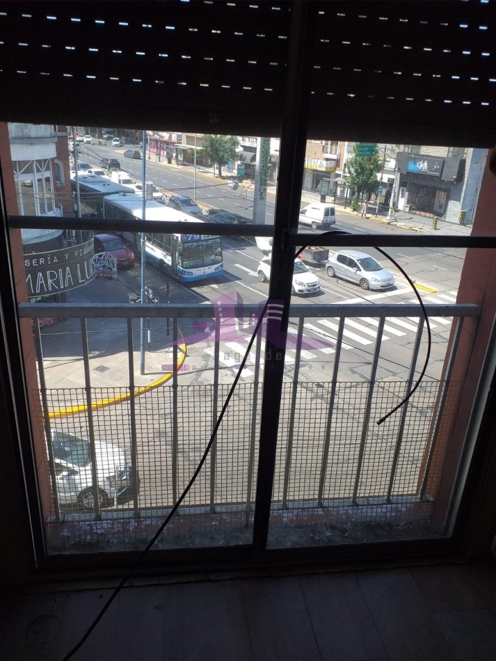 Departamento al frente de tres ambientes