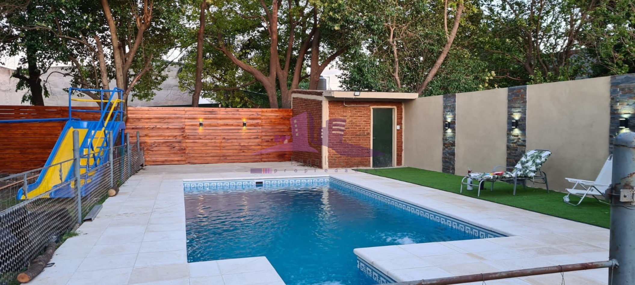 Hermosa quinta con amplio fondo y pileta