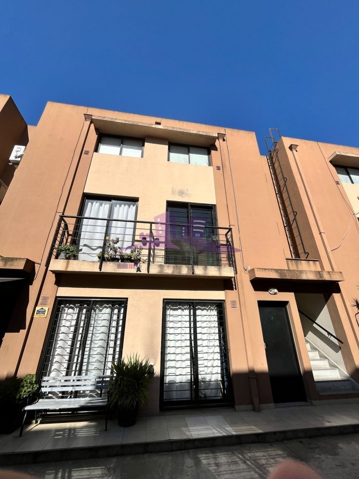 Departamento monoambiente con cochera en Lanus centro