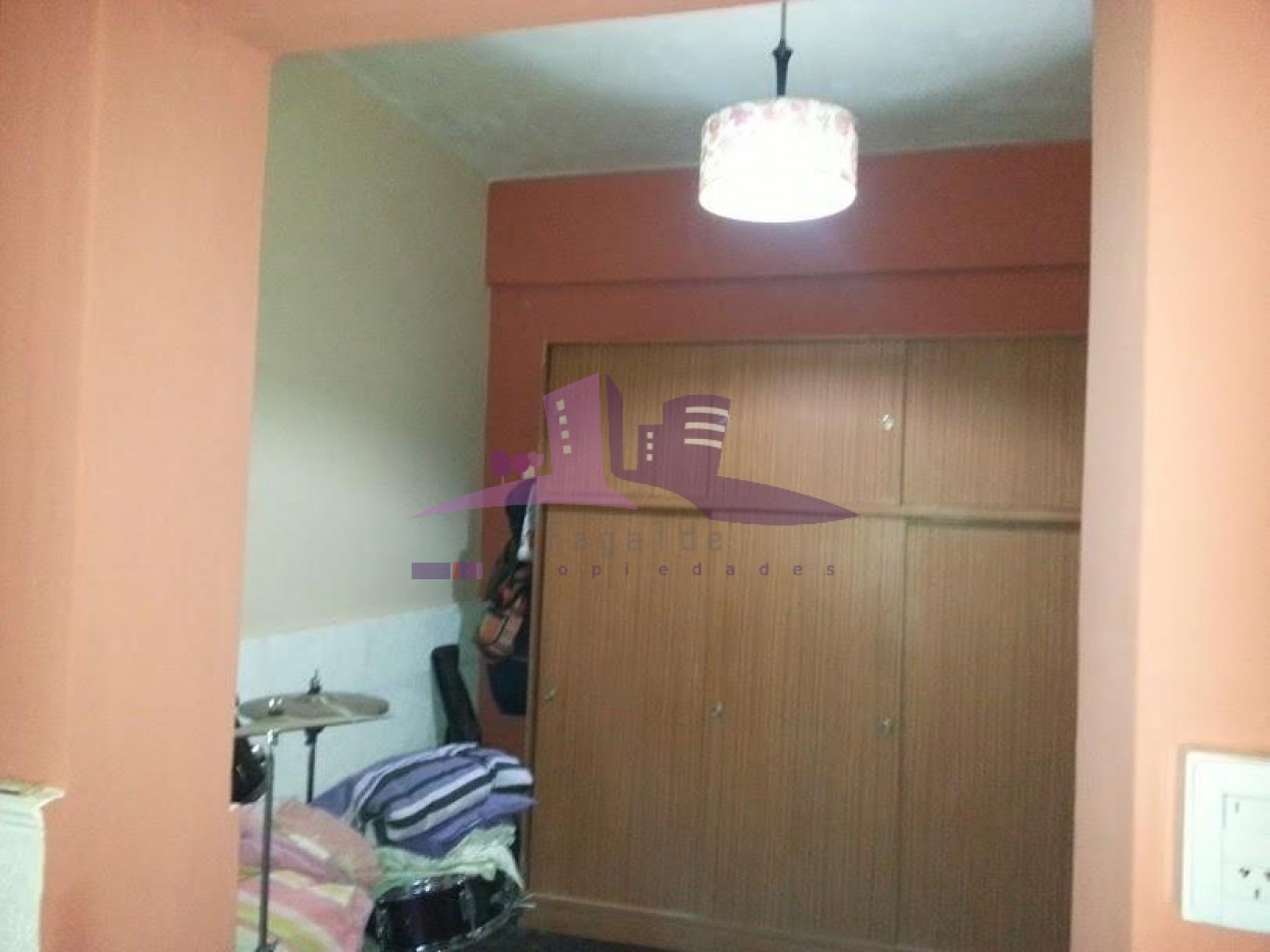 Casa 4 Ambientes con Doble Cochera Cubierta