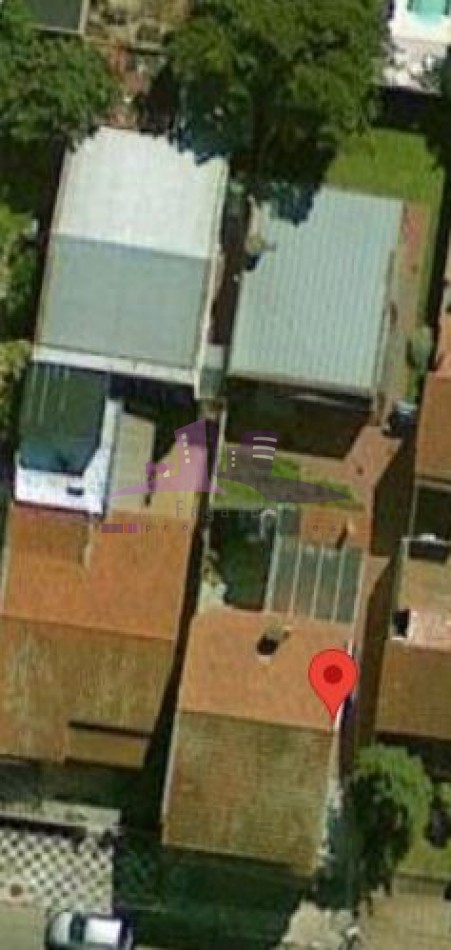 Departamento al fondo con salon independiente