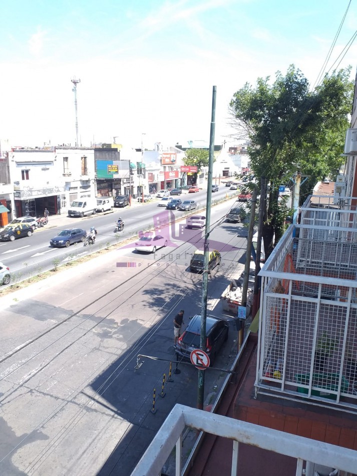 Departamento al frente de tres ambientes