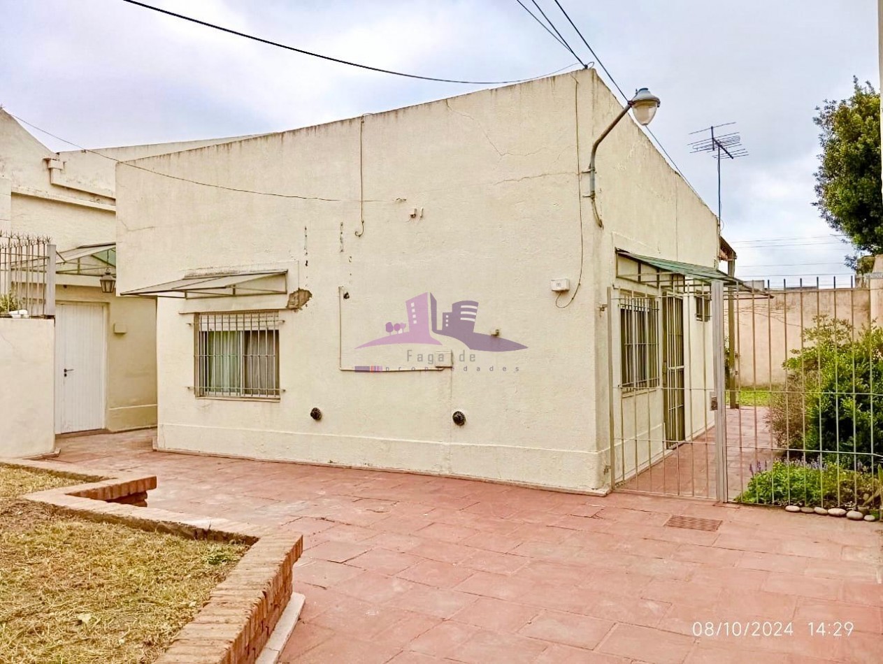 Departamento al fondo con salon independiente