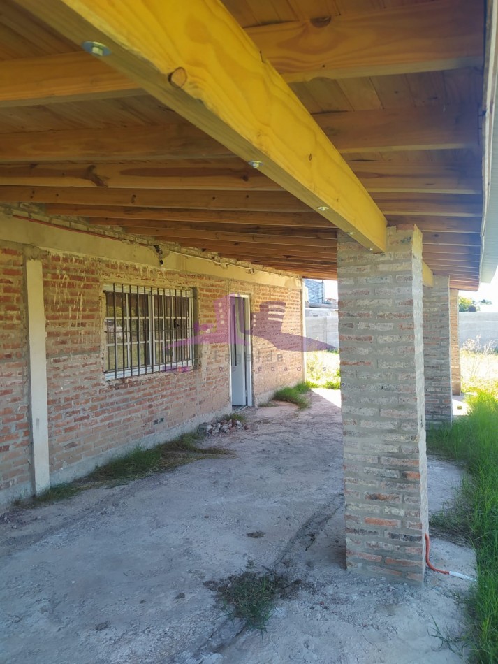 Casa de campo a terminar con amplio lote