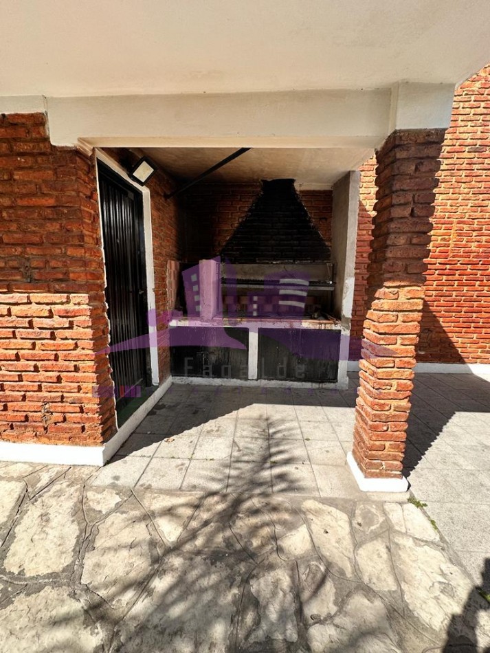 Hermosa quinta con amplio fondo y pileta