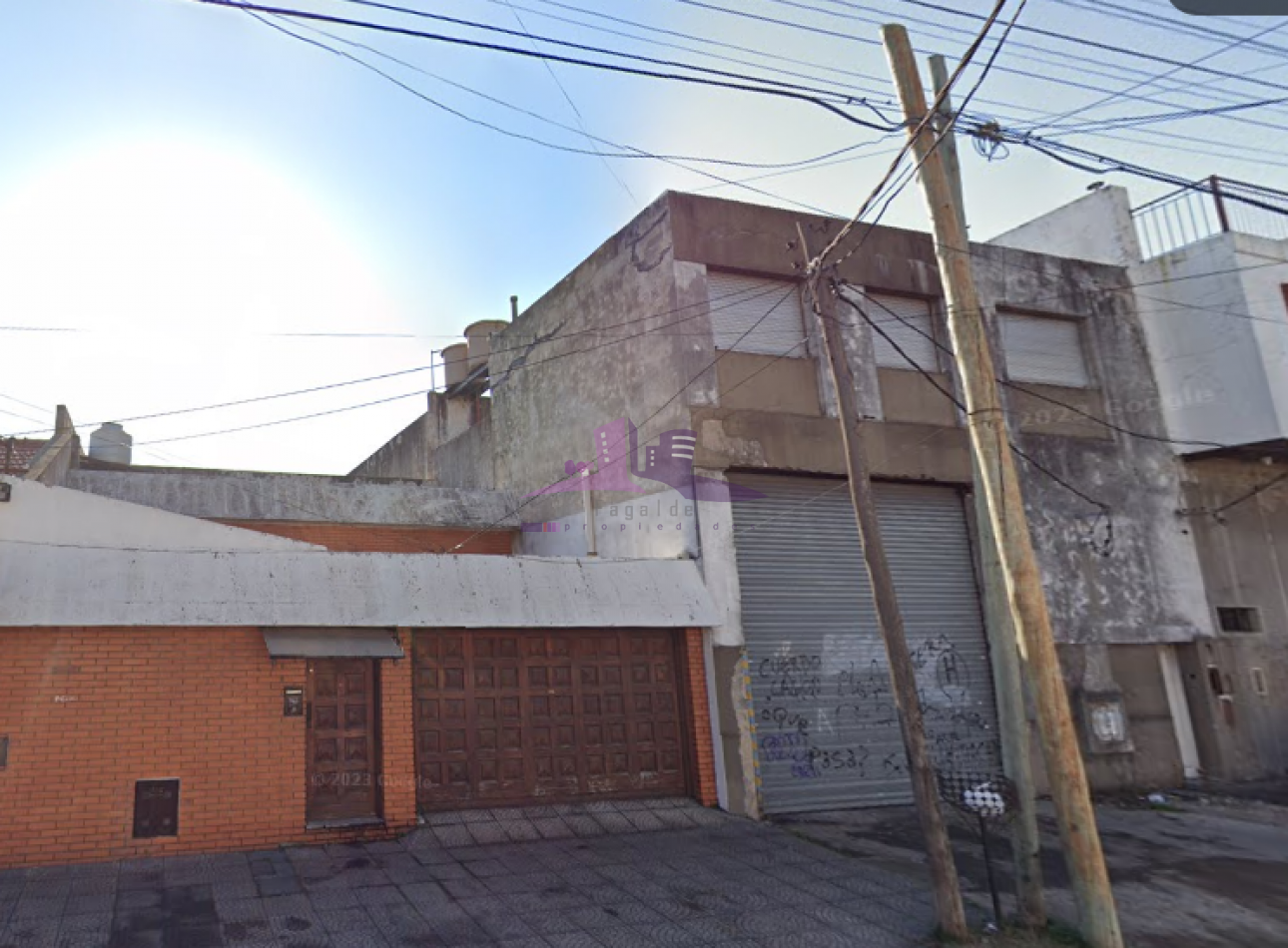 Galpon sobre avenida con salida a dos calles