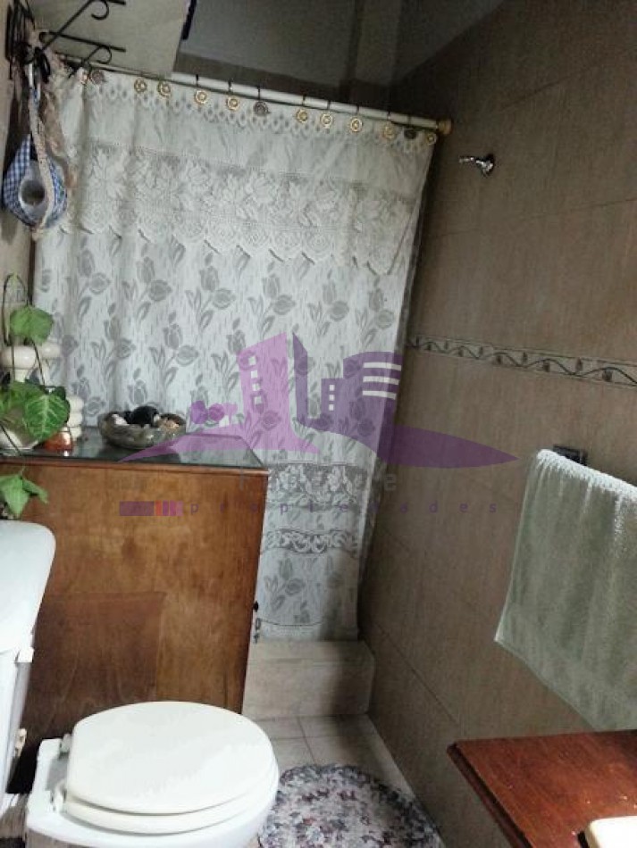 Casa 4 Ambientes con Doble Cochera Cubierta