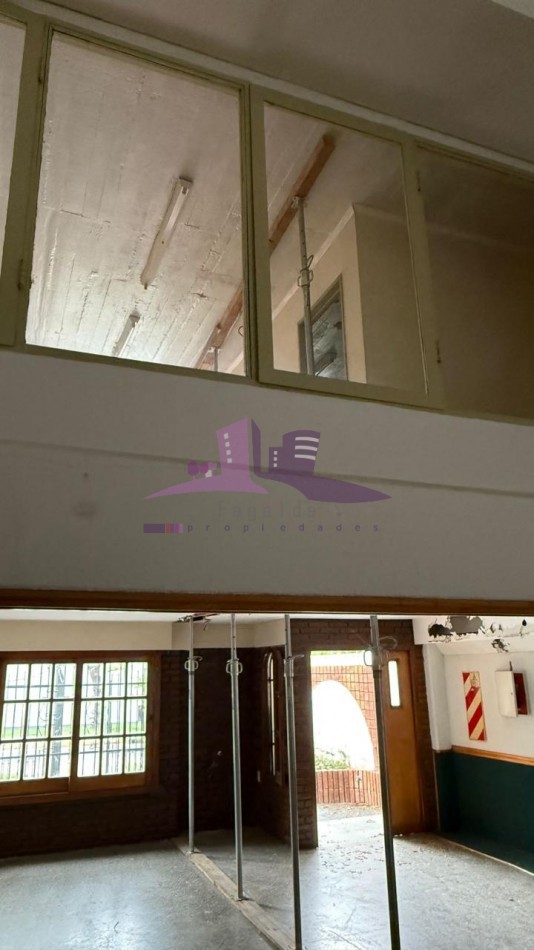 Salon/ local en Banfield este