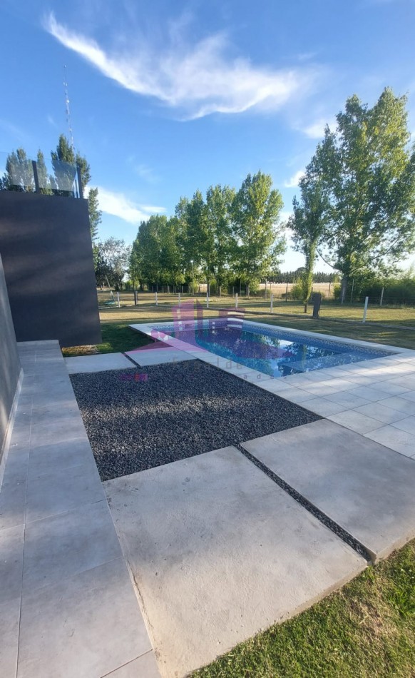 Casa a estrenar de 4 ambientes con piscina en B° La Madalena Canning