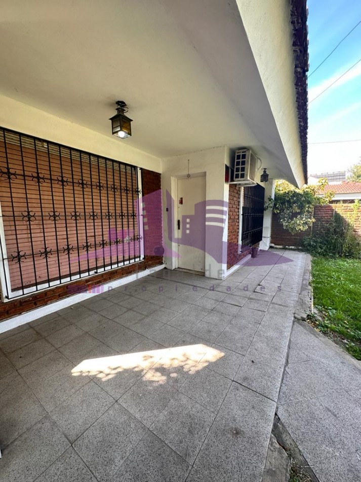 Hermosa quinta con amplio fondo y pileta