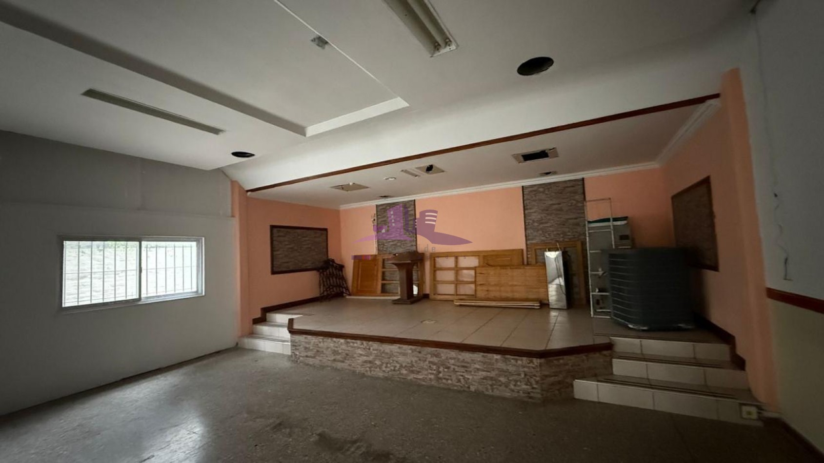 Salon/ local en Banfield este