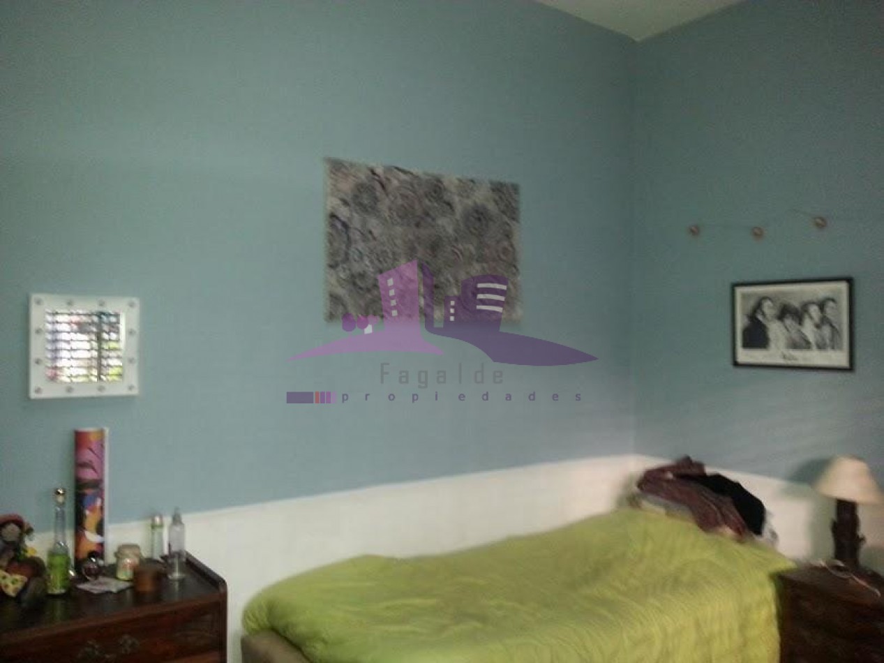 Casa 4 Ambientes con Doble Cochera Cubierta