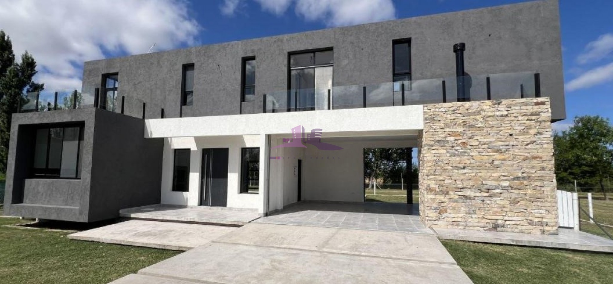 Casa a estrenar de 4 ambientes con piscina en B° La Madalena Canning