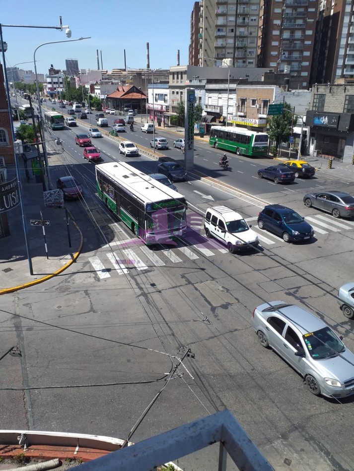 Departamento al frente de tres ambientes