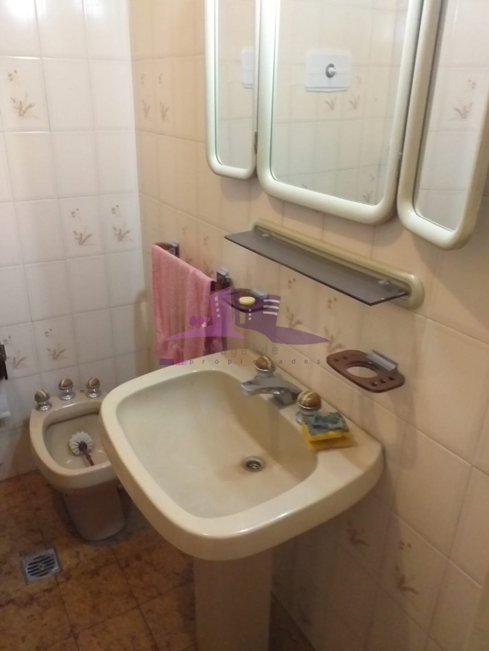 Departamento al frente de tres ambientes
