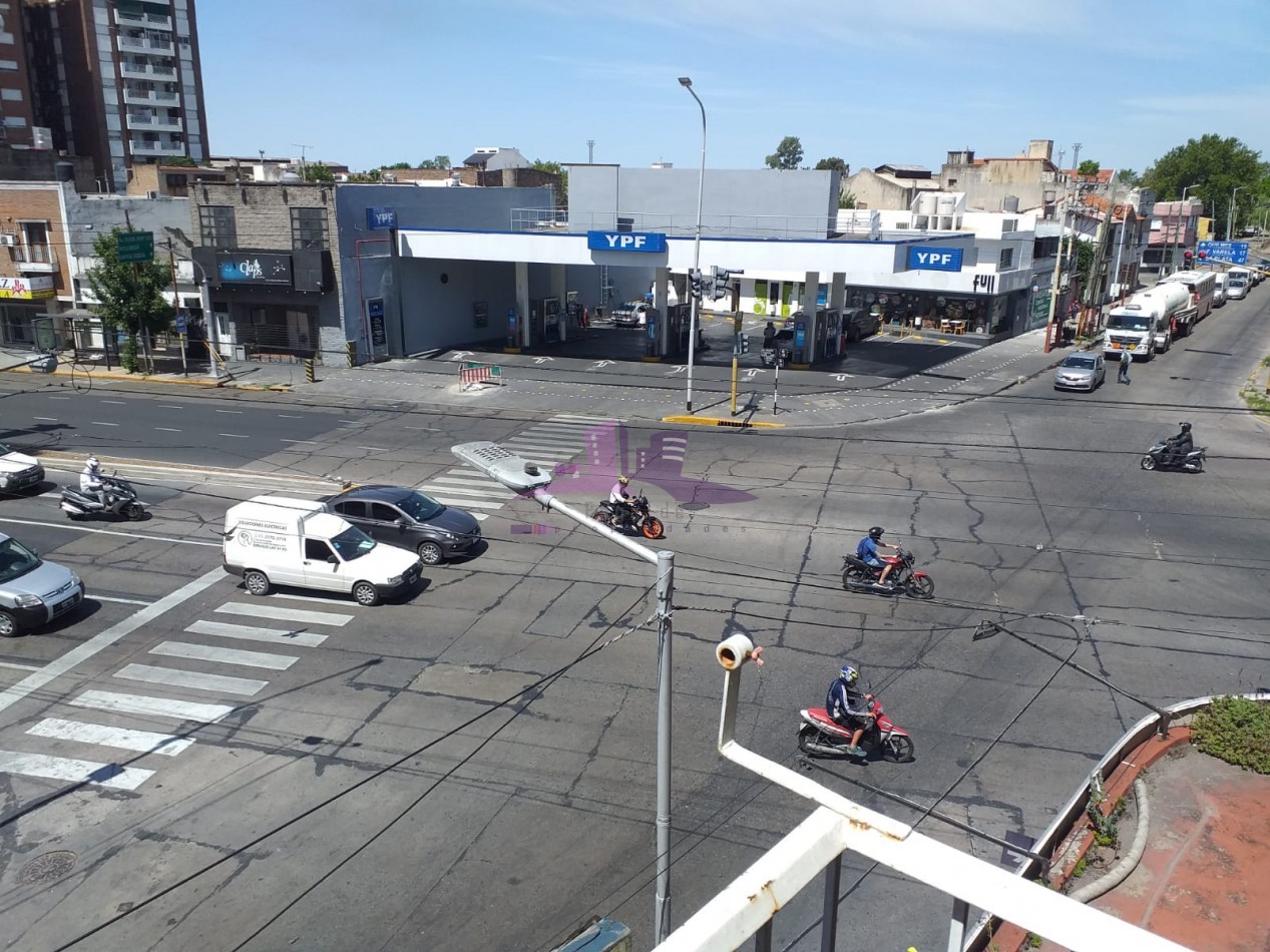 Departamento al frente de tres ambientes