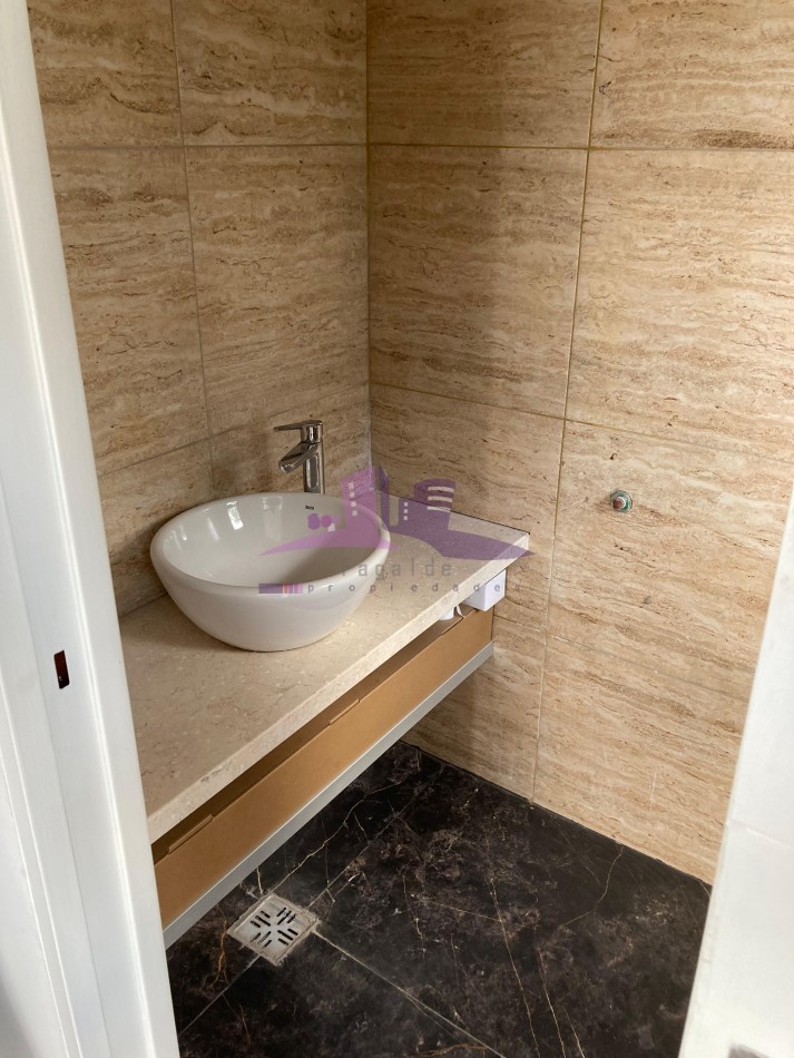 Casa a estrenar de 4 ambientes con piscina en B° La Madalena Canning