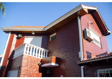 Casa 3 ambientes con parrilla y piscina